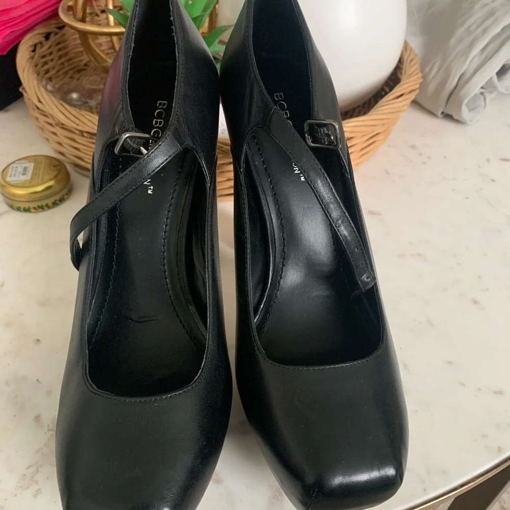 New BCBG Generation Black Heels sz 38.5 - Picture 3 of 6